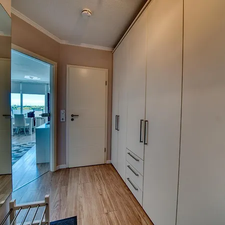 - Haus C, App 0c1208 *